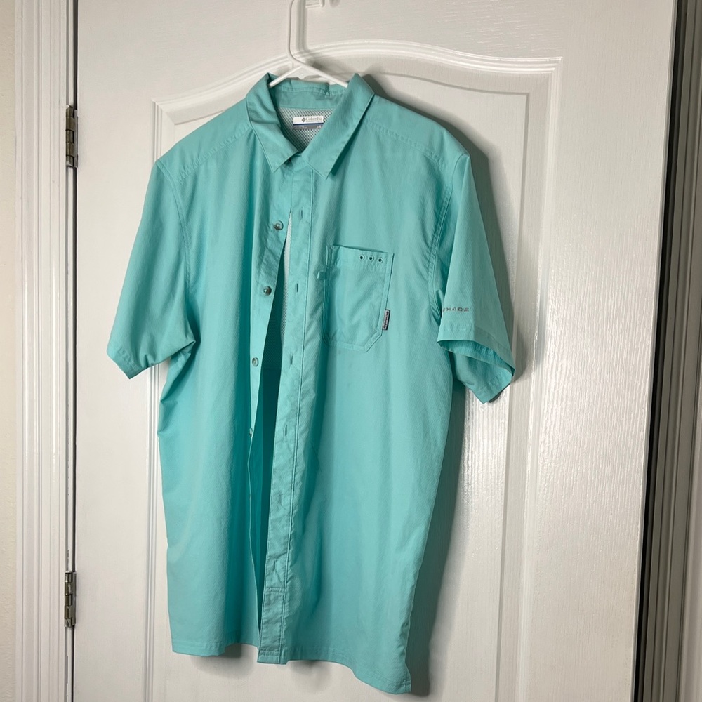 Columbia Men's Short-Sleeve Button-Down Shirt in Light Teal